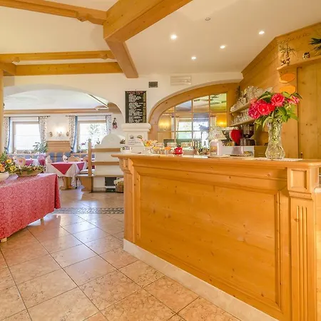 Garni La Stua Hotel 3*