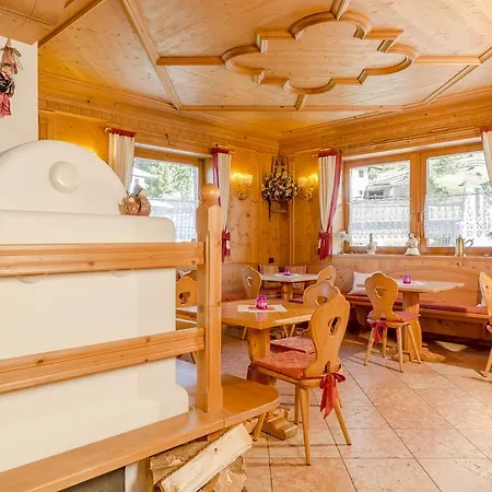 Garni La Stua Hotel 3*